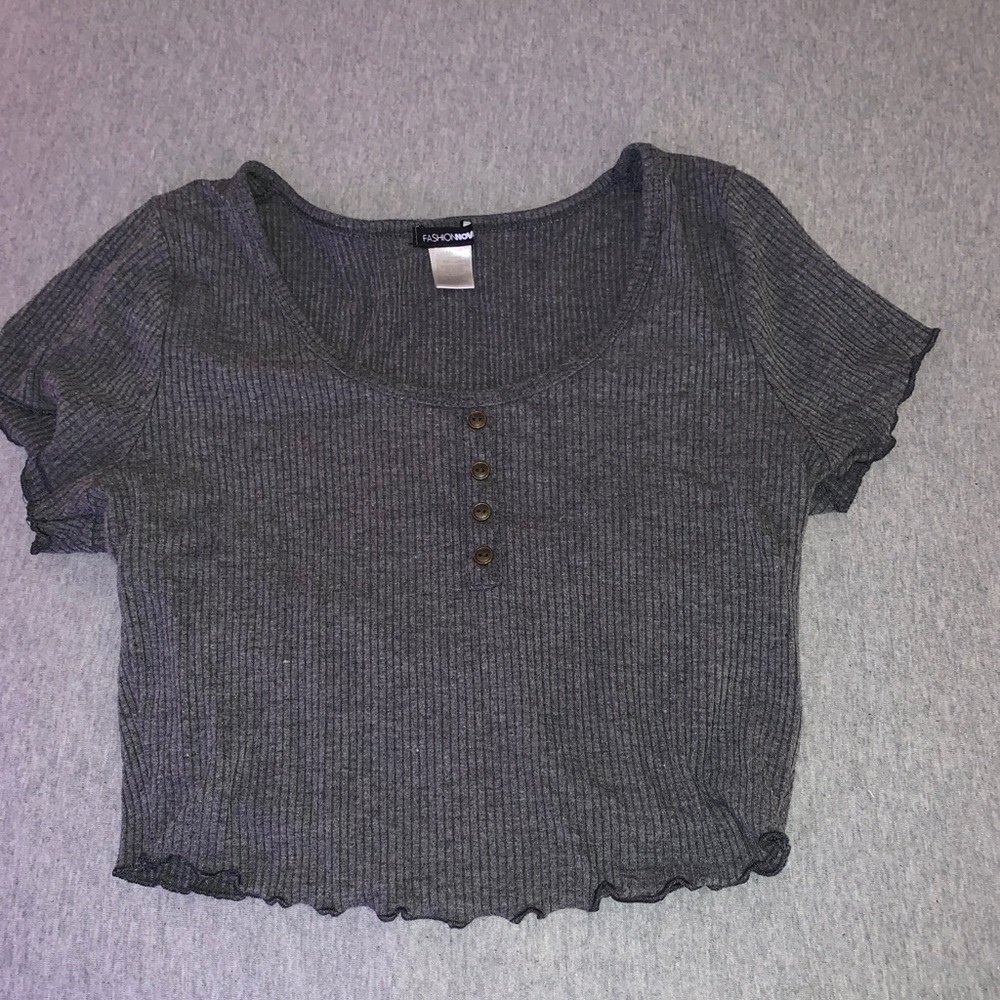 Cropped tee